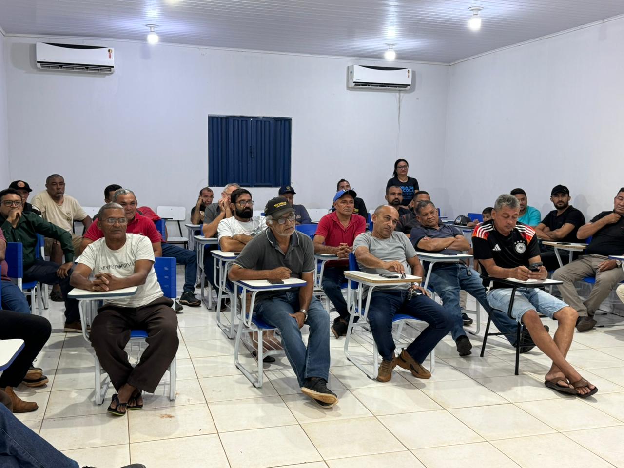 Reunião com os proprietários de veículos do transporte escolar