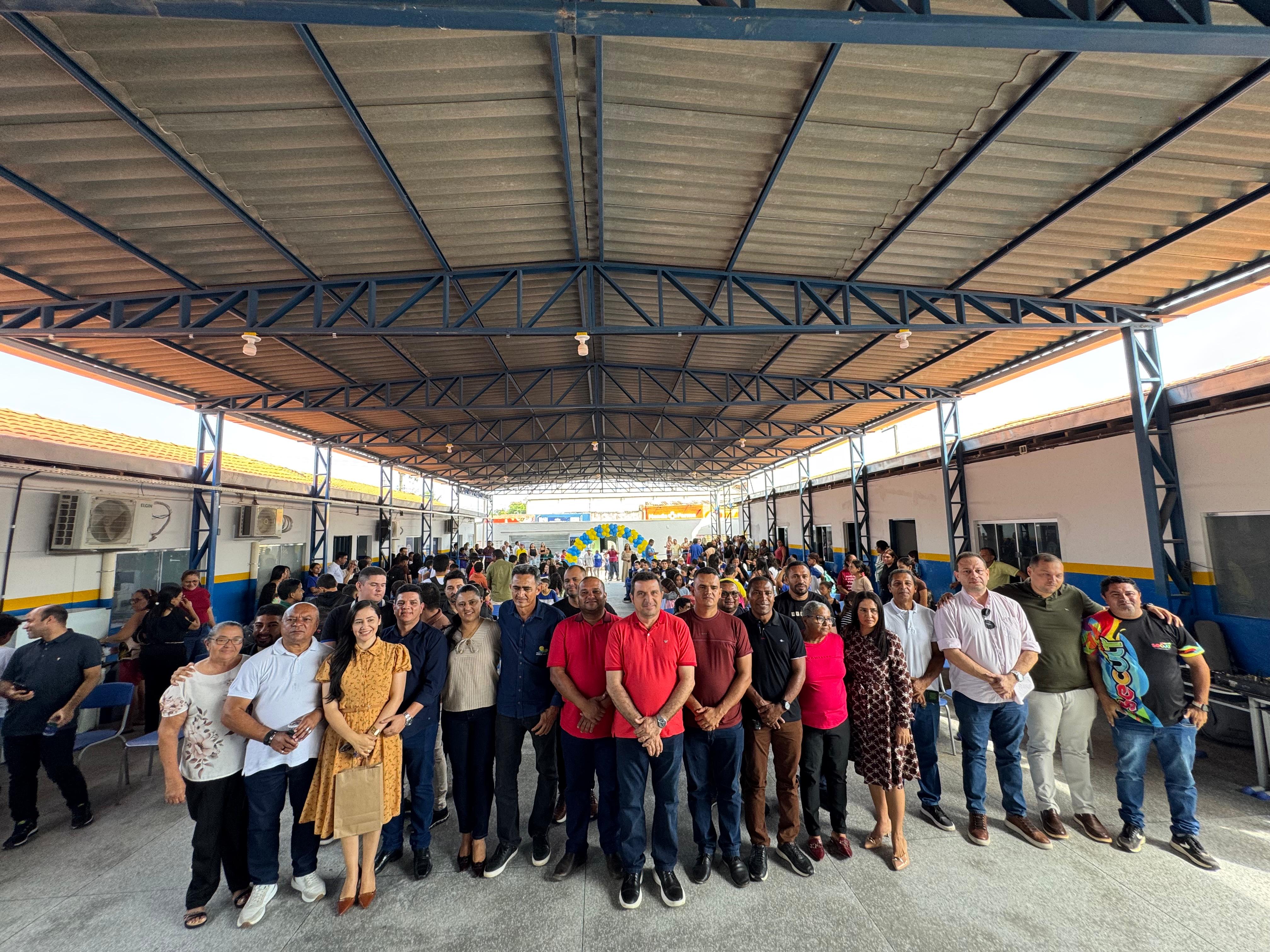 Cerimônia de reinauguração da Escola Municipal Santa Rita, no distrito Bananal