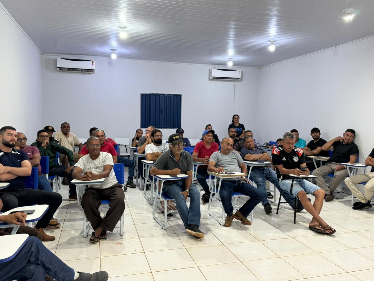 Reunião com os proprietários de veículos do transporte escolar