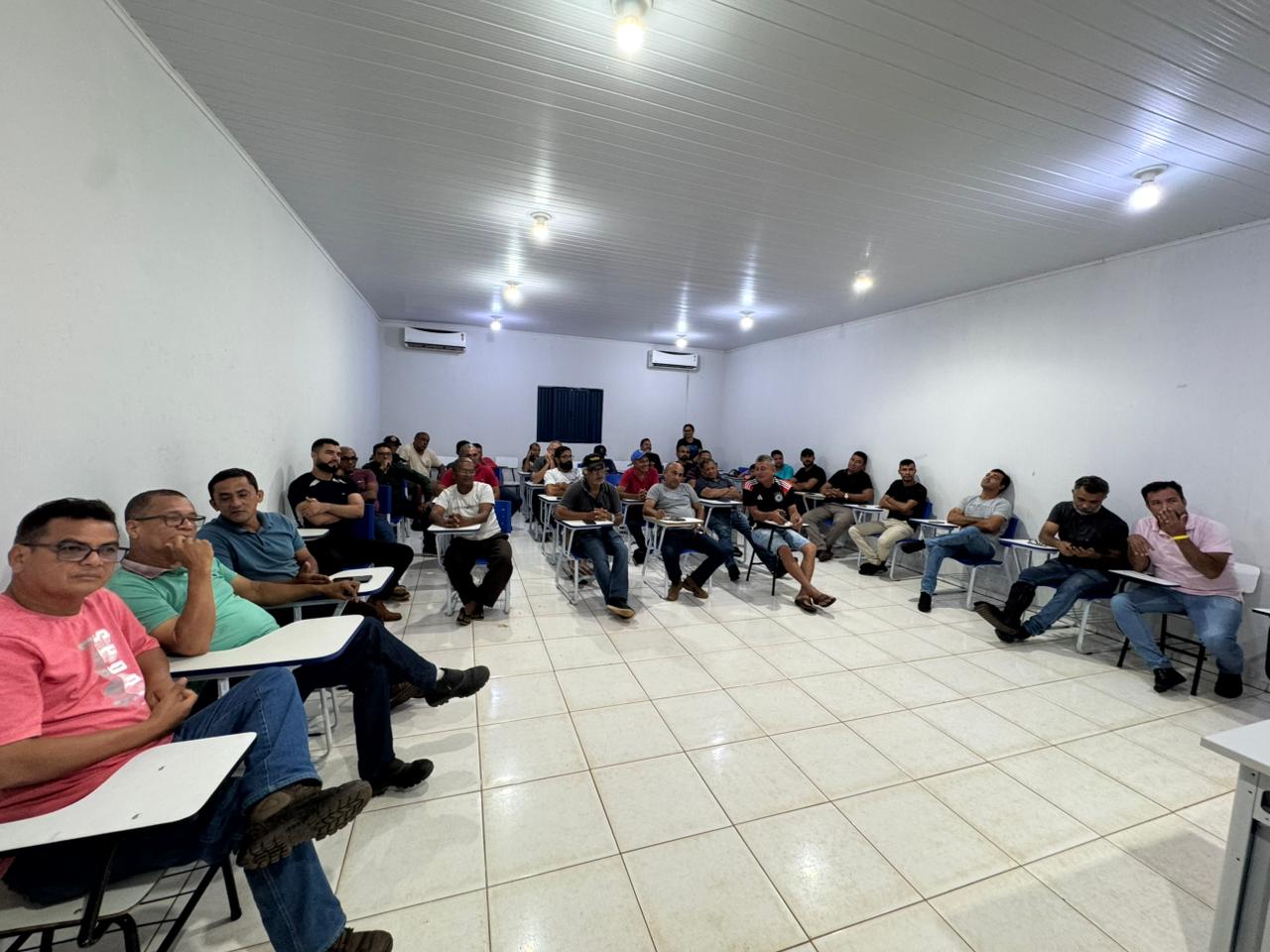 Reunião com os proprietários de veículos do transporte escolar