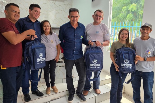 Entrega de kits completos de trabalho aos ACS